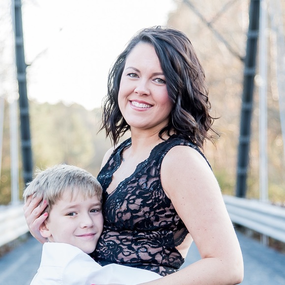 Meet your Posher, Ava - Picture 1 of 1